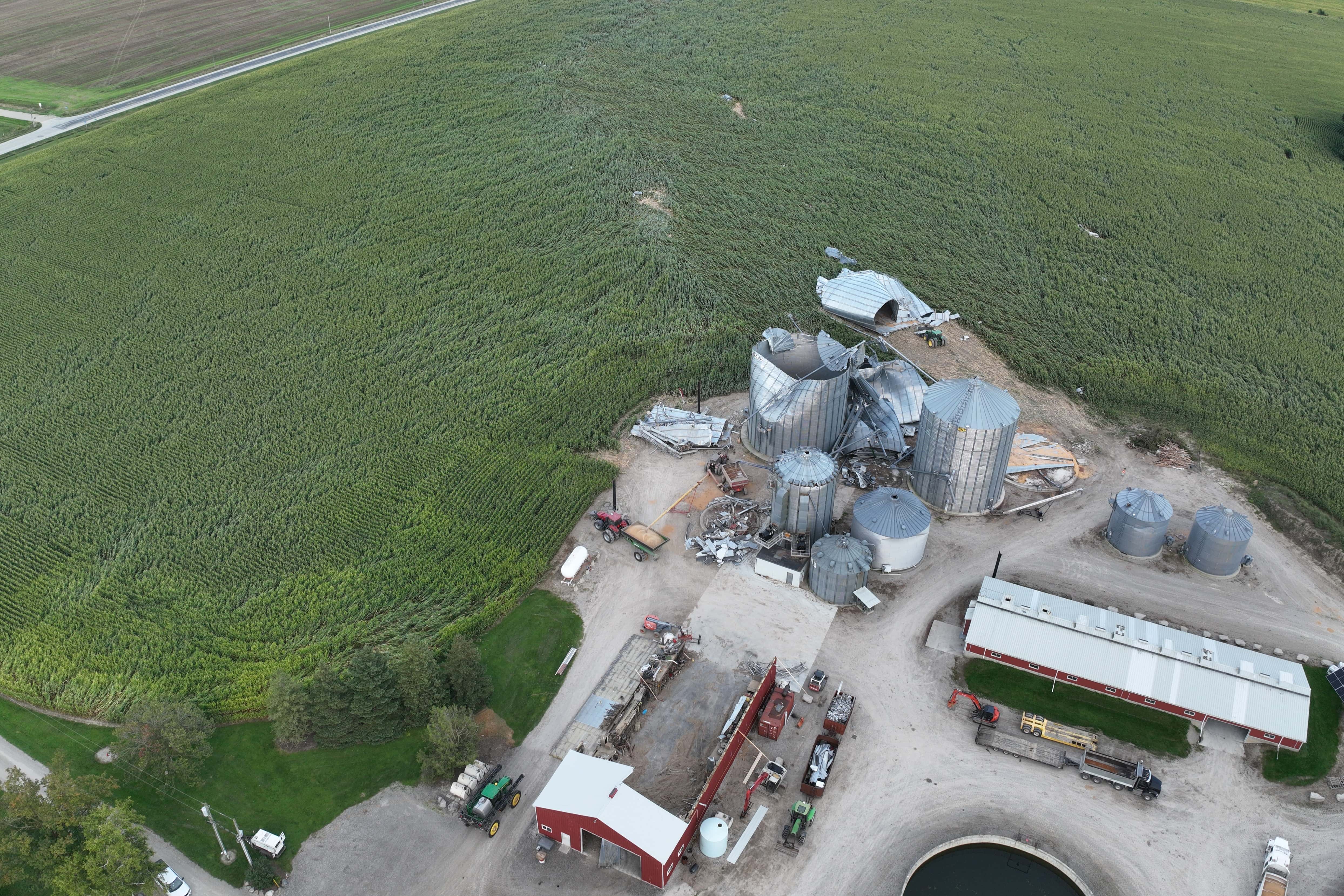 Tornado confirmed west of Monkton