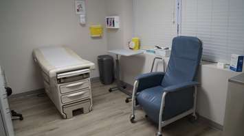 One of the examination rooms at the clinic. May 18, 2022. (Photo by Natalia Vega)