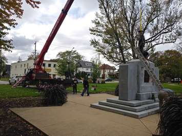 Tommy the Soldier statue is put back into Veterans Park - Oct. 26/21
