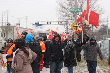 Members of the Customs and Immigration Union (CIU) rally along Huron Church Rd in Windsor on January 12, 2018. Photo by Mark Brown/Blackburn News