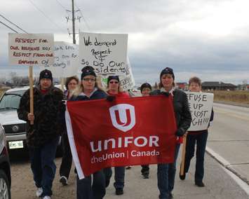 Employees at Banwell Gardens hold information picket after being without a contract for four years, December 15, 2015. (Photo by Maureen Revait)