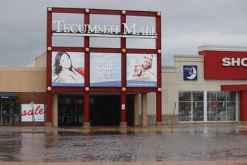 Heavy rain in Windsor-Essex caused flooding across many roadways in the region, also affecting homes and businesses on September 29, 2016. (Photo by Ricardo Veneza)