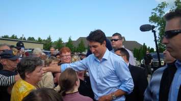 The Prime Minister chats with young students in front of the Salvation Army in Goderich. August 25th, 2017 (Photo by Bob Montgomery)