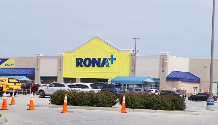 Rona+ location in Sarnia. (File photo by Natalia Vega)