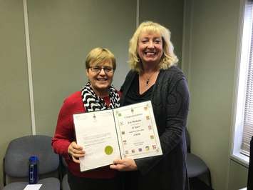 Sarnia-Lambton MP Marilyn Gladu presenting Lee Michaels with a congratulatory certificate. December 18, 2018. (Photo my Melanie Irwin, BlackburnNews)