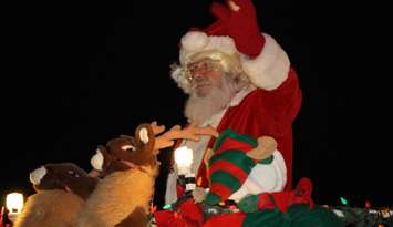 Santa Claus Parade (BlackburnNews.com photo by Dave Dentinger)