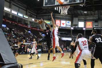 Windsor Express vs Raptors 905 exhibition game at the WFCU Centre on November 5, 2015. (Photo by Ricardo Veneza)