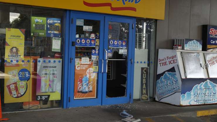 Sarnia police respond to a break and enter at the Esso at London Road and Murphy Road. 7 July 2023. (Photo by Sarnia News Today)