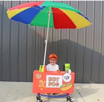 Easton Oetting in his hot dog vendor Halloween costume. October 2020. (Photo by DJ Oetting)