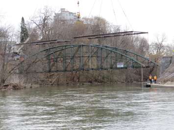 Construction crews work to remove Blackfriars Bridge for rehabilitation, November 27, 2017. (Photo by Miranda Chant, Blackburn News)