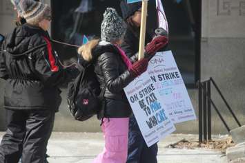 Members of the Ontario Nurses Association picket outside the Windsor-Essex County Health Unit on March 8, 2019. Photo by Mark Brown/Blackburn News.