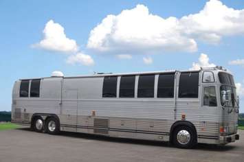 Shania Twain tour bus up for auction. (Photo courtesy of CCP Auctions)