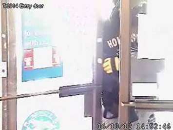 Chatham-Kent police say this man is accused of robbing a bank in Bothwell. October 12, 2016.(Photo courtesy of Chatham-Kent police)
