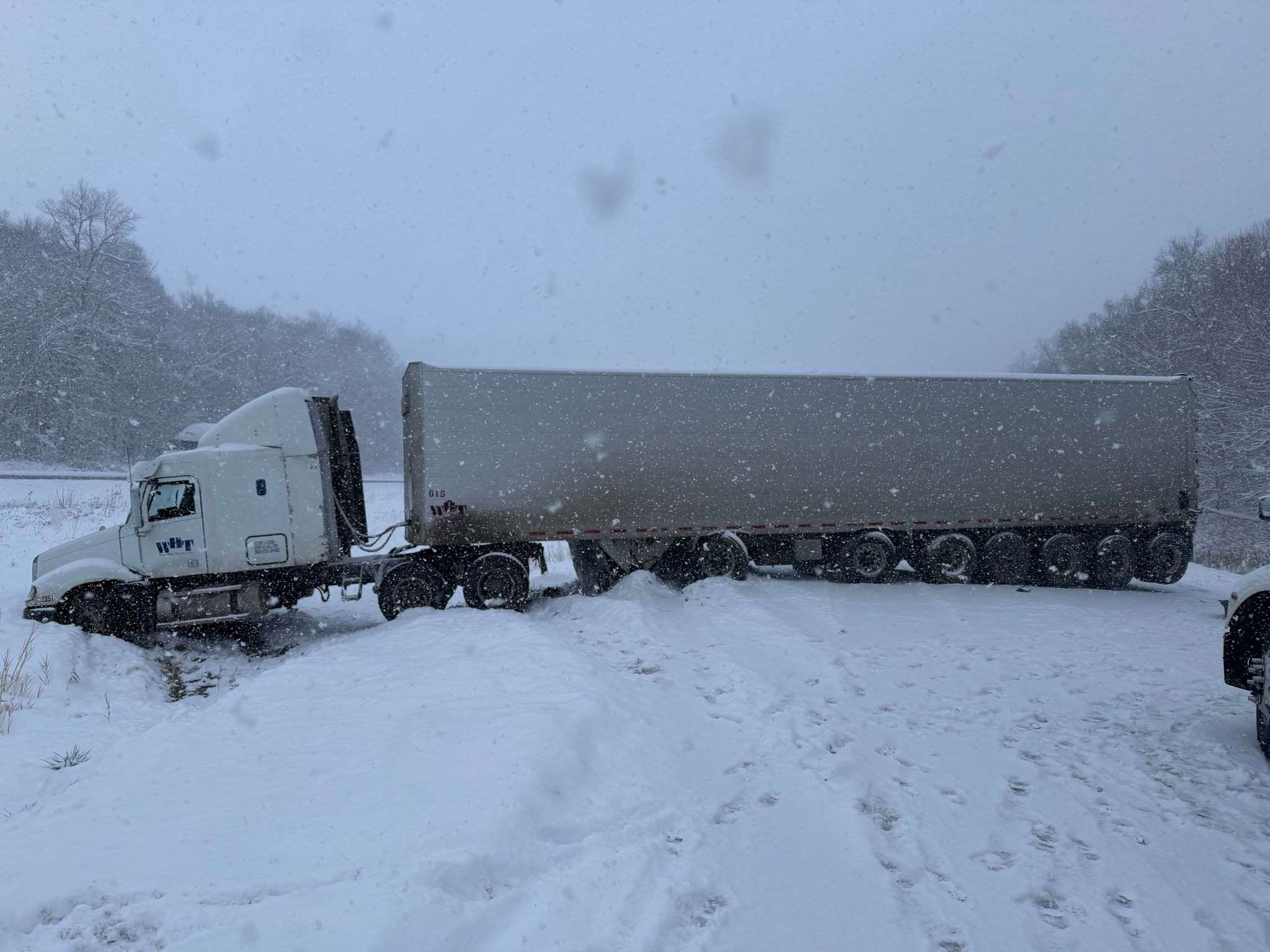 UPDATE: Weather related crashes along Eastbound Hwy. 402