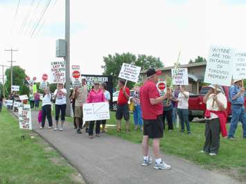 OPSEU and anti-wind turbine groups greet Ontario's premier with harshly worded signs and chanting  June 18, 2015 (BlackburnNews.com Photo by Briana Carnegie)