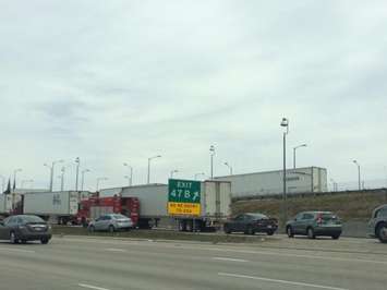 A U.S. fire truck tries to make its way past traffic on I-75 to attend a fire on the Ambassador Bridge. (Photo courtesy Sarah Bulmer)