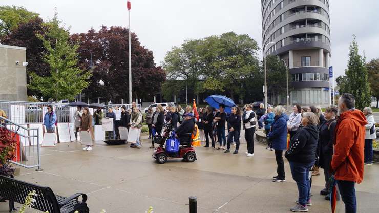 Community members gathered outside of Sarnia City Hall. October 20, 2023. (Photo by Natalia Vega)
