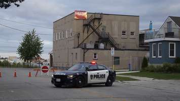 Sarnia Police Service cordon off an area around the Riverport Tavern at Front Street and Wellington Street. 11 September 2020. (BlackburnNews.com photo by Colin Gowdy)