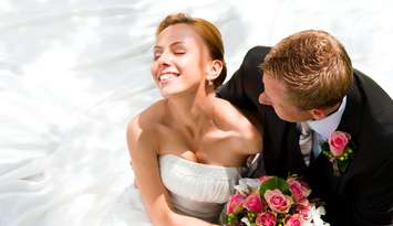 Wedding photo (© Can Stock Photo Inc. / Kzenon) 