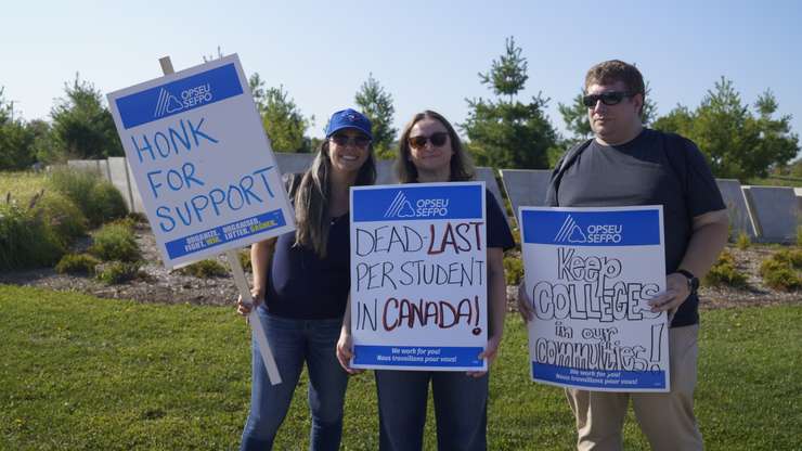 OPSEU members. September 11, 2025. (Photo by Natalia Vega)