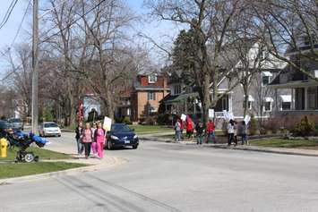 Staff picketing outside of Riverview Gardens nursing home in Chatham. April 2, 2017. (Photo by Natalia Vega)