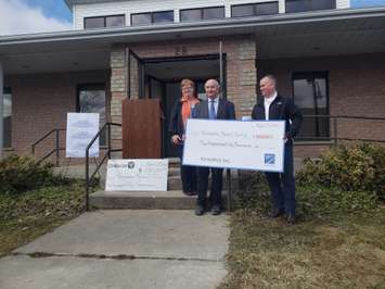 Kinectrics pledges $250,000 over five years to medical centre in Teeswater.
From left to right:
Nancy MacDonald-Excel (CFO Kinectrics), Larry Hayes (Co-Chair of the steering committee), Peter Shaw (Plant Manager, Kinectrics).
(Image taken by Steve Sabourin)