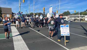 Picketers outside St. Clair College's south campus, October 2, 2025. (Photo by Maureen Revait)