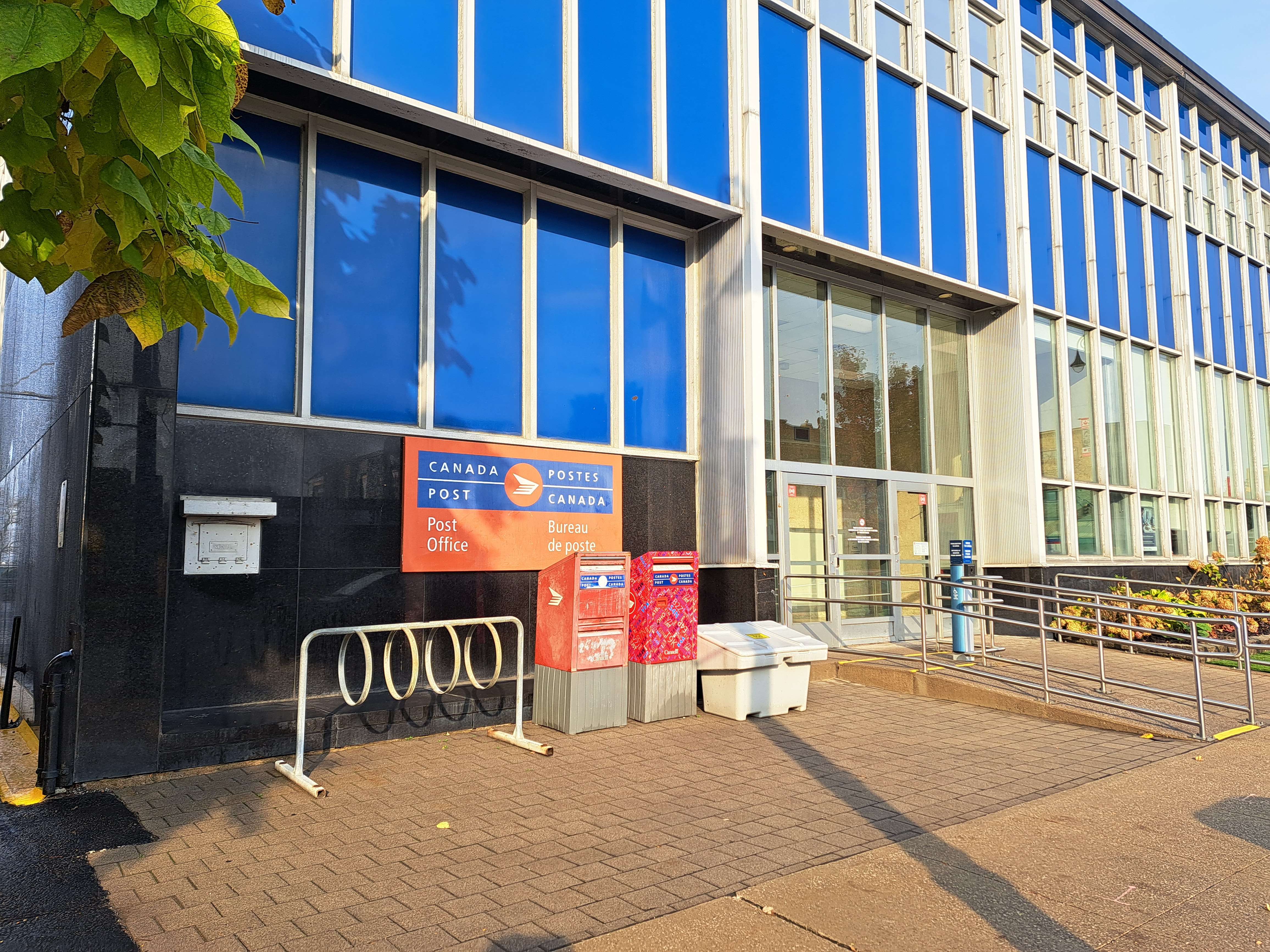 Postal workers vote to officially ratify new contracts