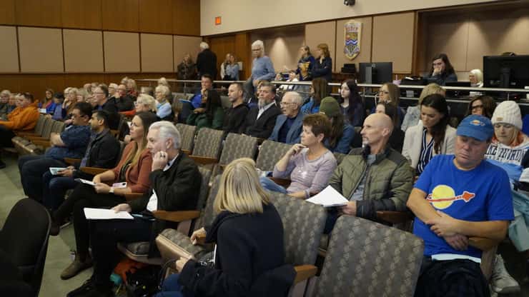 Council chambers during Mark Moran's presentation to council. November 17, 2025. (Photo by Natalia Vega) 
