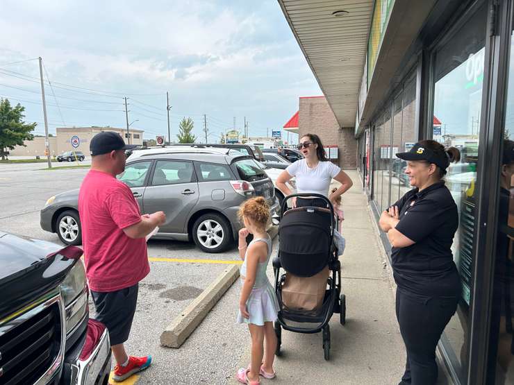 Trevor Taylor giving people free gift cards for his 40th birthday (Photo by: Lindsay Newman/ Blackburn Media)