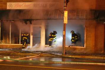 Firefighters respond to a fire at 1122 Wyandotte St. E in Windsor on December 16, 2014. (Photo by Ricardo Veneza)