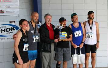 Mayor Mike Bradley presents trophy to Team Challenge Champions June 4, 2017 (Photo by Dave Dentinger)