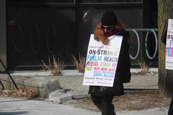 Members of the Ontario Nurses Association picket outside the Windsor-Essex County Health Unit on March 8, 2019. Photo by Mark Brown/Blackburn News.