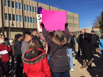 A Large Crowd At A Rally In Support Of Mayor Mike Bradley (Blackburnnews.com Photo By Melanie Irwin)
