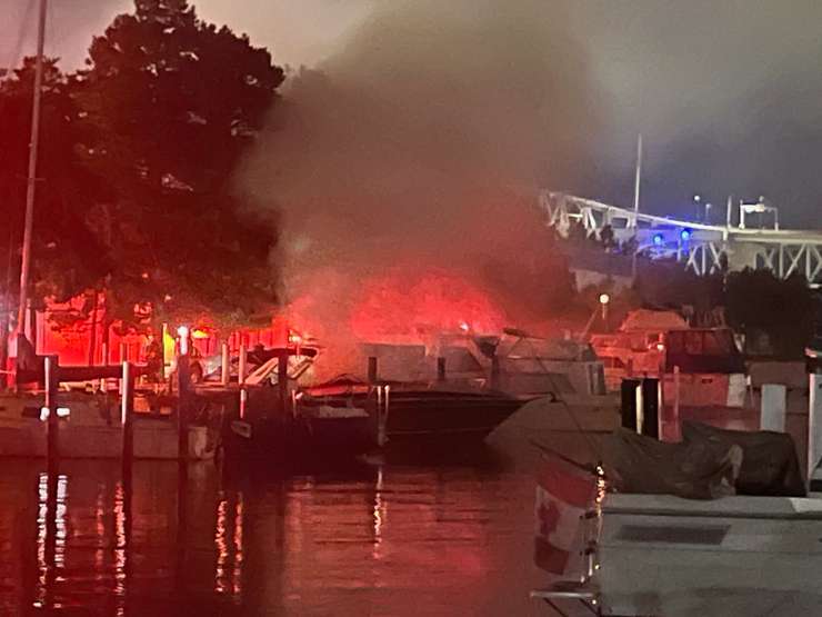 Boat fire at Bridgeview Marina (Photo courtesy of Greg Grimes)