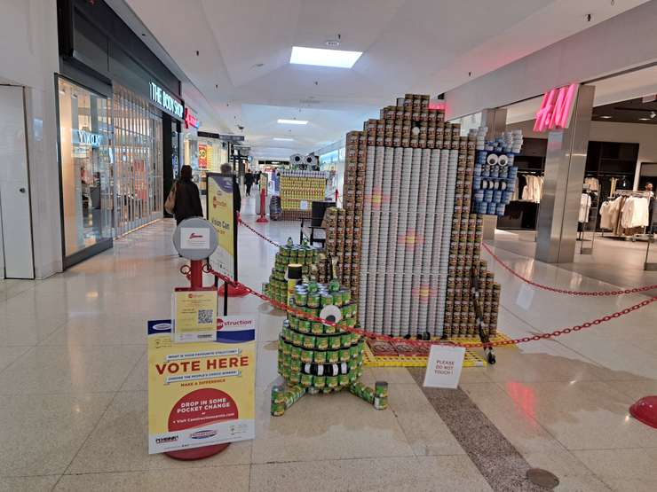 Vision's CANstruction build. March 4, 2024. (Photo by Natalia Vega)