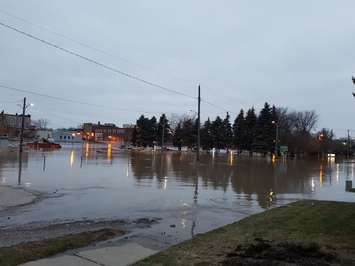 Flooding along Thames St. in Chatham Saturday evening. February 24, 2018. (Photo by Natalia Vega)