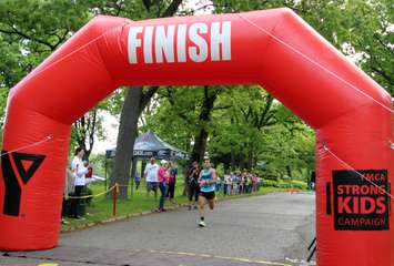 London's Seth Marcaccio finishes a close second in Y-CHOK Bridge Race June 4, 2017 (Photo by Dave Dentinger)