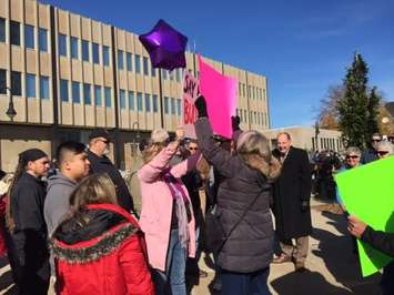 A Large Crowd At A Rally In Support Of Mayor Mike Bradley (Blackburnnews.com Photo By Melanie Irwin)
