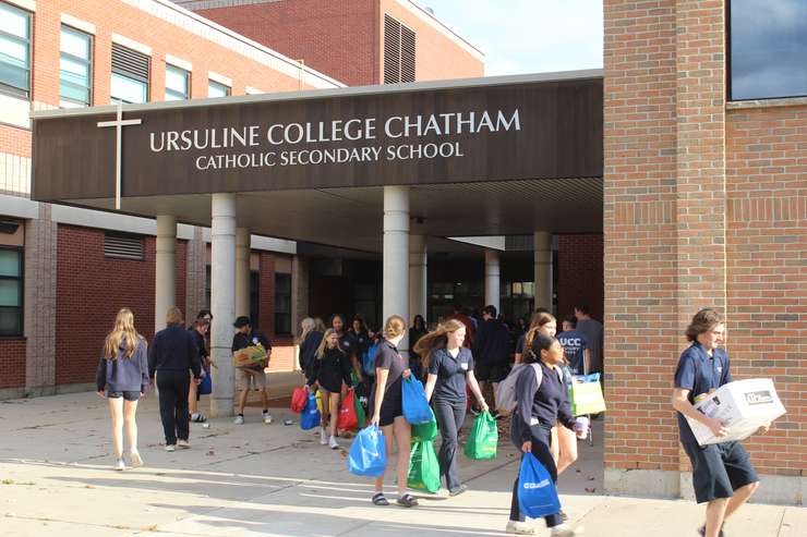 UCC students carry out food collected during the Lancer's Scare Hunger food drive. November 5, 2024. (Photo by Matt Weverink)