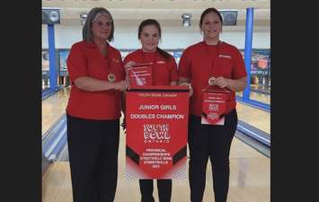 From left to right. Coach Tammy Ottonello with Youth Bowl Canada Junior Girls Ontario doubles champions Kailey Milner and Kennedy Keating. Image courtesy of Tanya Milner.