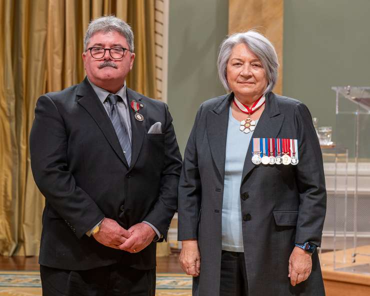 Governor General Mary Simon presents Myles Vanni with the Sovereign's Medal for Volunteers. Photo by PO 2 Louis Dubé, Rideau Hall © OSGG, 2025. Copyright permission for use granted by The Office of the Secretary to the Governor General (OSGG) to Blackburn Media Inc.