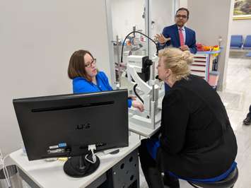 Sarnia MP Marilyn Gladu tests out equipment at Dr. Patodia's new facility - Mar 7/19 (Blackburnnews.com photo by Josh Boyce)