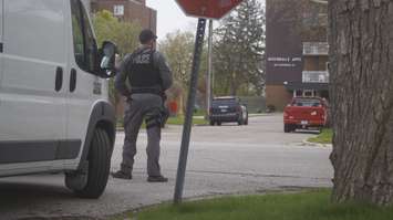 Sarnia police infront of Avondale Apartments. April 25, 2023. (Photo by Natalia Vega)