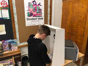 King George VI Grade 4/5 student Leo Randall marks his ballot in a mock municipal election. October 21, 2022 Image courtesy of Susan Shaw.

