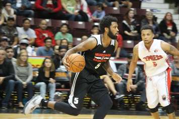 Windsor Express vs Raptors 905 exhibition game at the WFCU Centre on November 5, 2015. (Photo by Ricardo Veneza)