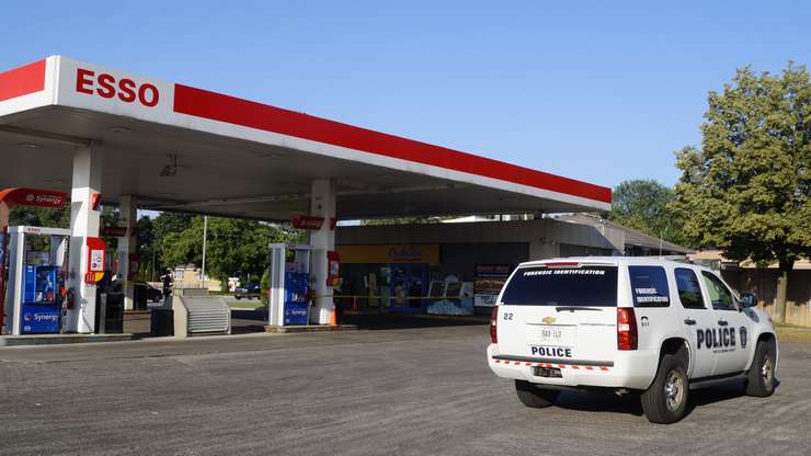 Sarnia police respond to a break and enter at the Esso at London Road and Murphy Road. 7 July 2023. (Photo by Sarnia News Today)