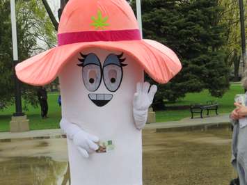 Around 30 people attended 4/20 at Victoria Park in London, April 20, 2017. (Photo by Miranda Chant)