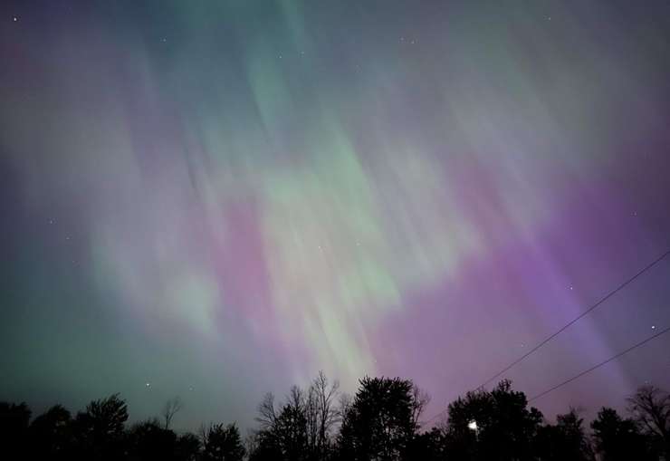 (GALLERY) Aurora Borealis lights up Southern Ontario skies