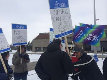 OPSEU members rally outside of the courthouse in Chatham on January 23, 2015. (Photo by Ricardo Veneza)